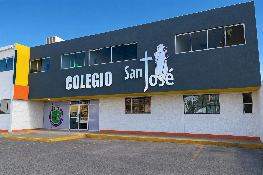 Fachada principal del Colegio San José con el nombre del colegio en el edificio