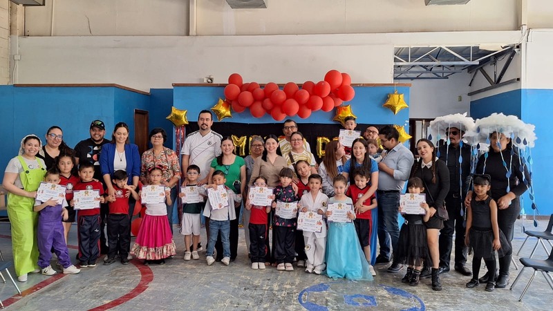 Ceremonia de reconocimientos con alumnos y familias